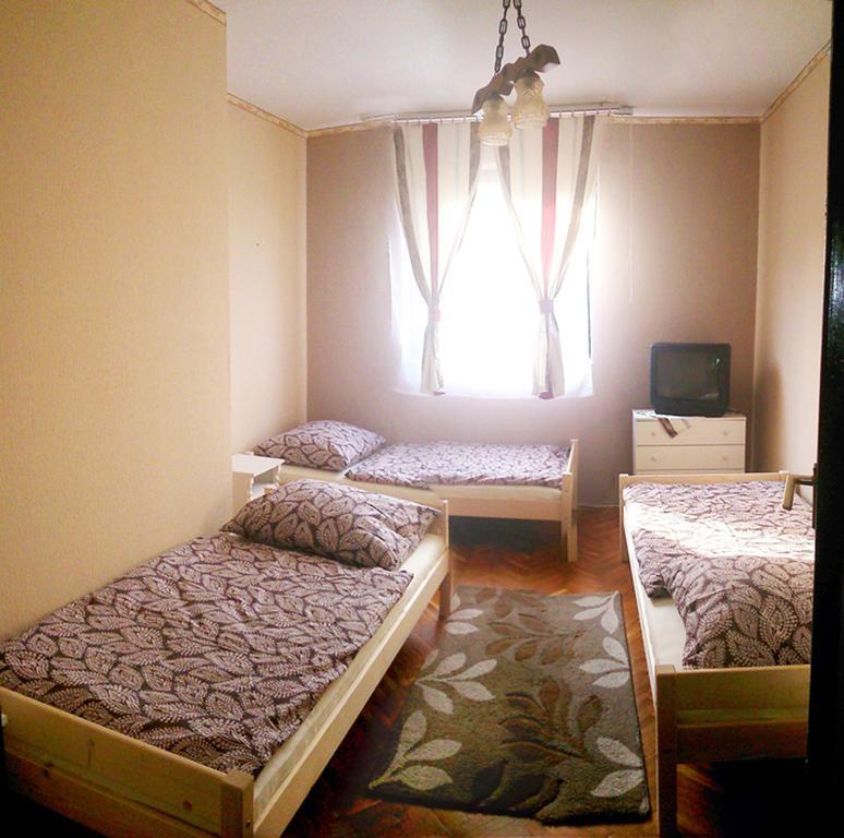 Orchidea Apartman Tata Zimmer foto