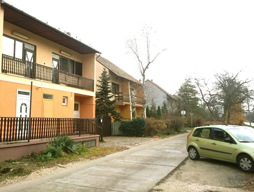 Orchidea Apartman Tata Zimmer foto